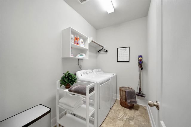 15 S Lochwood Way, Tomball, TX 77375