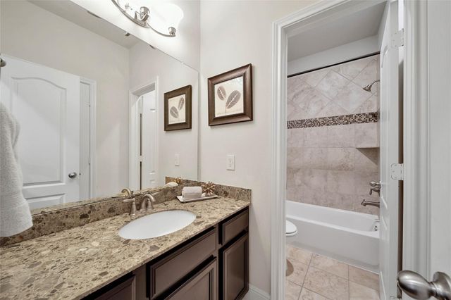 15 S Lochwood Way, Tomball, TX 77375