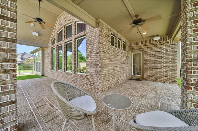 15 S Lochwood Way, Tomball, TX 77375