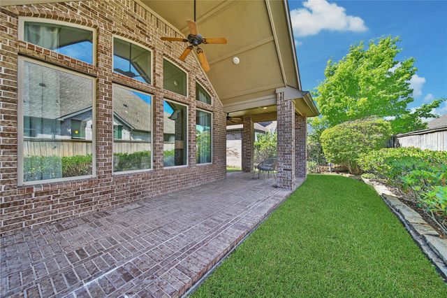 15 S Lochwood Way, Tomball, TX 77375