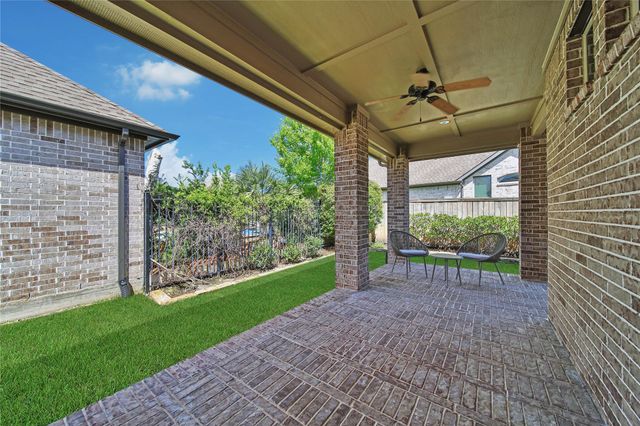 15 S Lochwood Way, Tomball, TX 77375