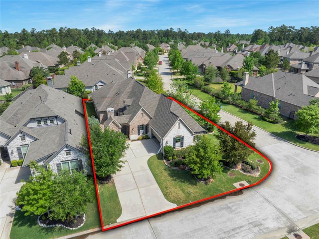 15 S Lochwood Way, Tomball, TX 77375