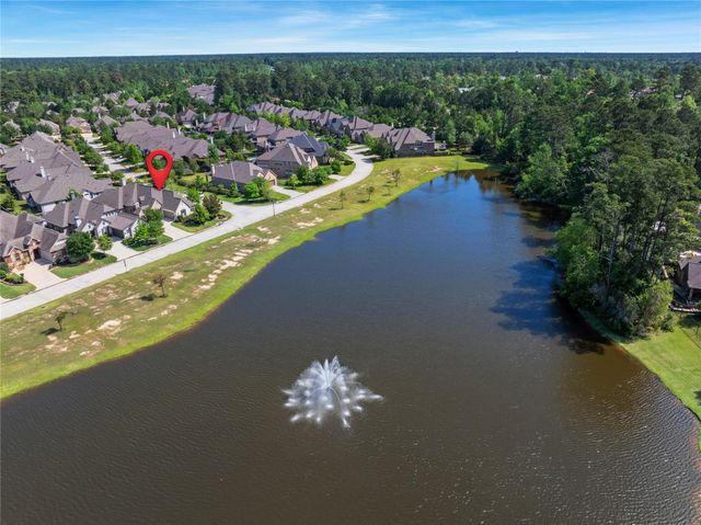 15 S Lochwood Way, Tomball, TX 77375