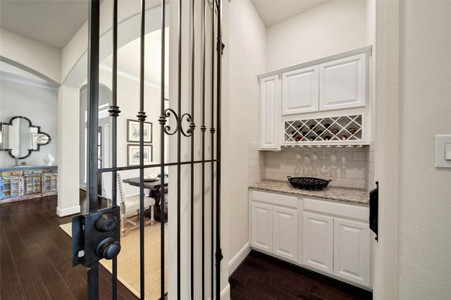 15 S Lochwood Way, Tomball, TX 77375