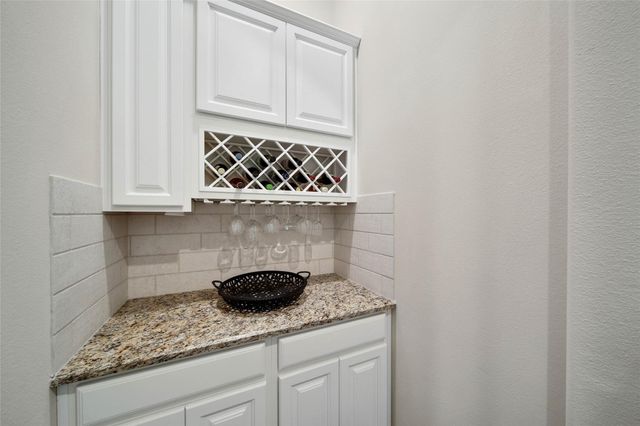 15 S Lochwood Way, Tomball, TX 77375