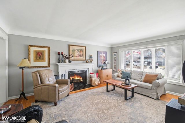 26360 Jefferson Avenue, St Clair Shores, MI 48081