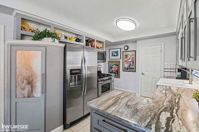 26360 Jefferson Avenue, St Clair Shores, MI 48081