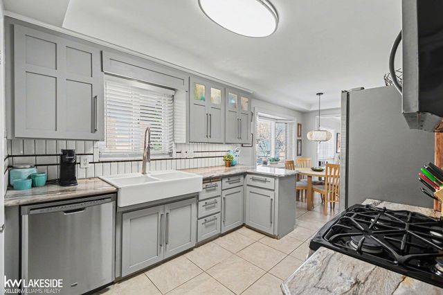 26360 Jefferson Avenue, St Clair Shores, MI 48081