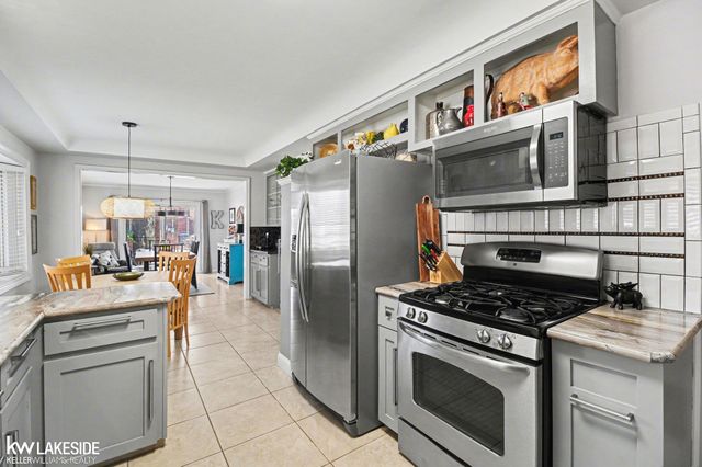 26360 Jefferson Avenue, St Clair Shores, MI 48081