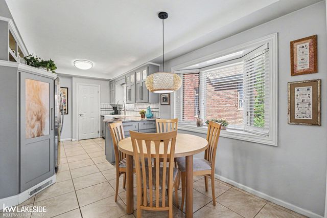 26360 Jefferson Avenue, St Clair Shores, MI 48081