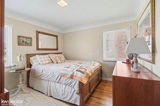 26360 Jefferson Avenue, St Clair Shores, MI 48081