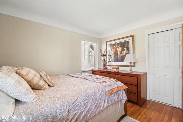 26360 Jefferson Avenue, St Clair Shores, MI 48081