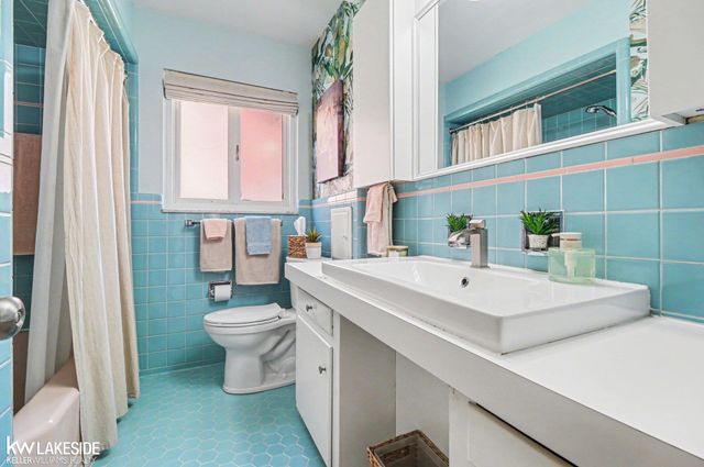 26360 Jefferson Avenue, St Clair Shores, MI 48081