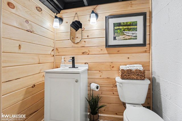 26360 Jefferson Avenue, St Clair Shores, MI 48081