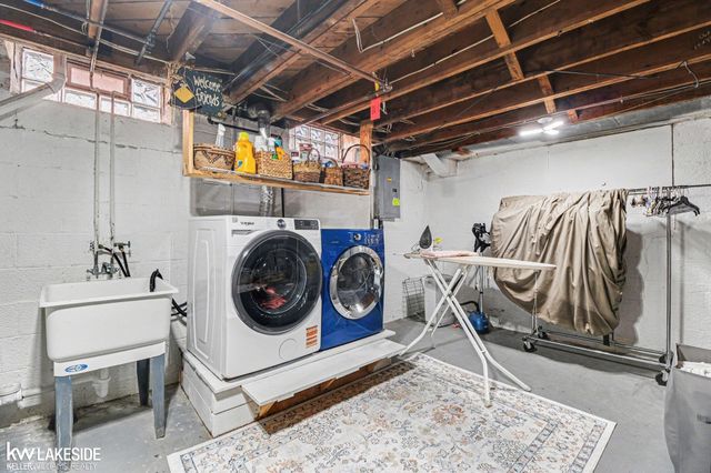 26360 Jefferson Avenue, St Clair Shores, MI 48081