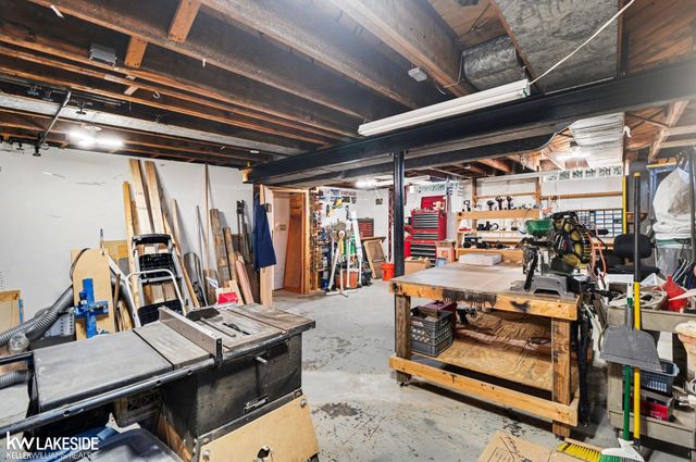 26360 Jefferson Avenue, St Clair Shores, MI 48081