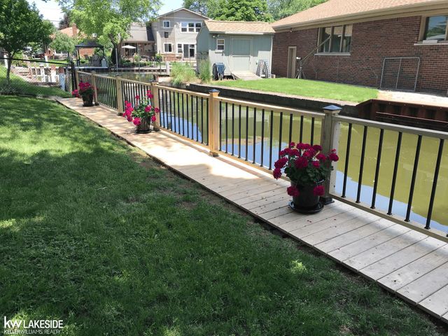 26360 Jefferson Avenue, St Clair Shores, MI 48081