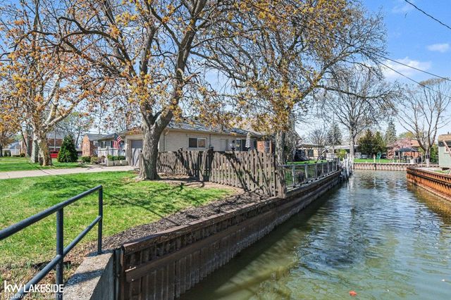 26360 Jefferson Avenue, St Clair Shores, MI 48081