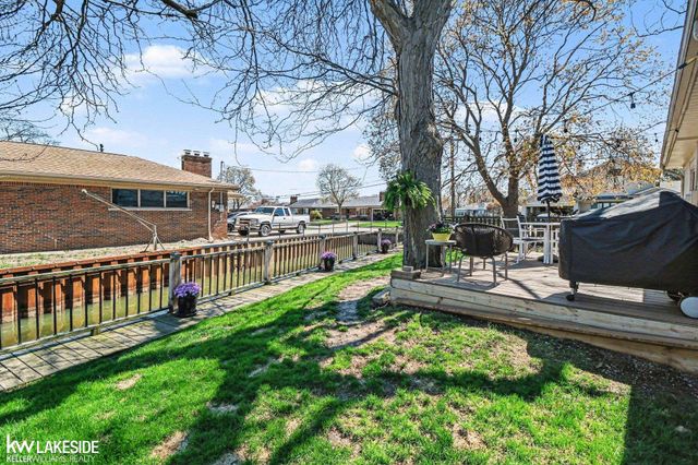 26360 Jefferson Avenue, St Clair Shores, MI 48081