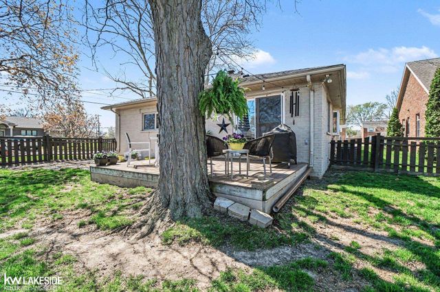 26360 Jefferson Avenue, St Clair Shores, MI 48081