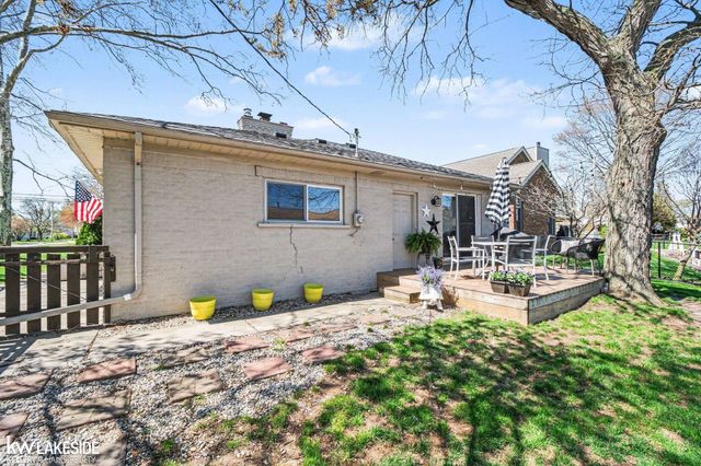 26360 Jefferson Avenue, St Clair Shores, MI 48081