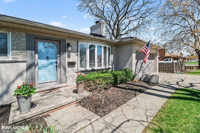 26360 Jefferson Avenue, St Clair Shores, MI 48081