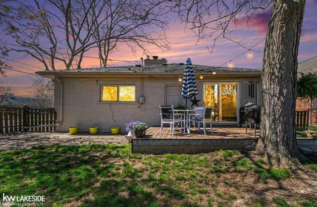 26360 Jefferson Avenue, St Clair Shores, MI 48081