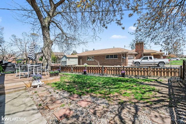 26360 Jefferson Avenue, St Clair Shores, MI 48081