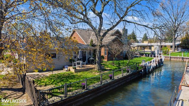 26360 Jefferson Avenue, St Clair Shores, MI 48081