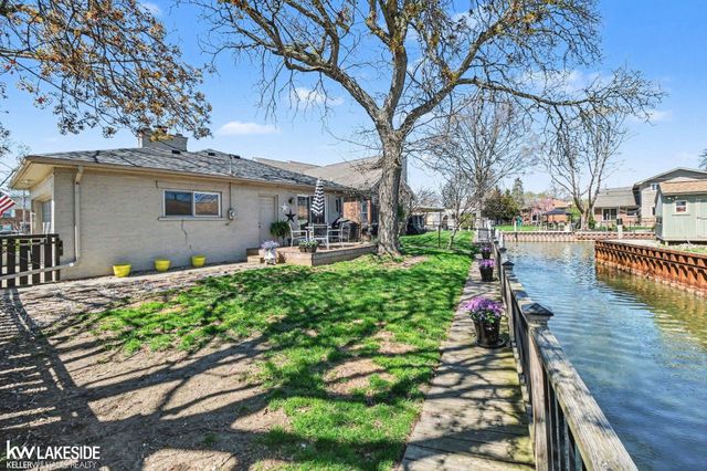 26360 Jefferson Avenue, St Clair Shores, MI 48081