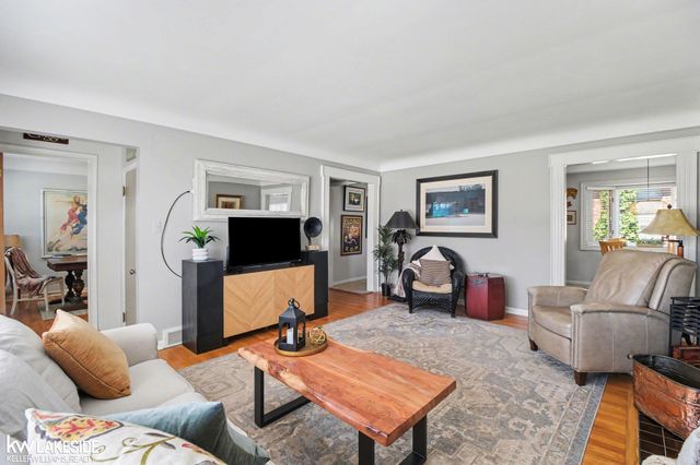 26360 Jefferson Avenue, St Clair Shores, MI 48081