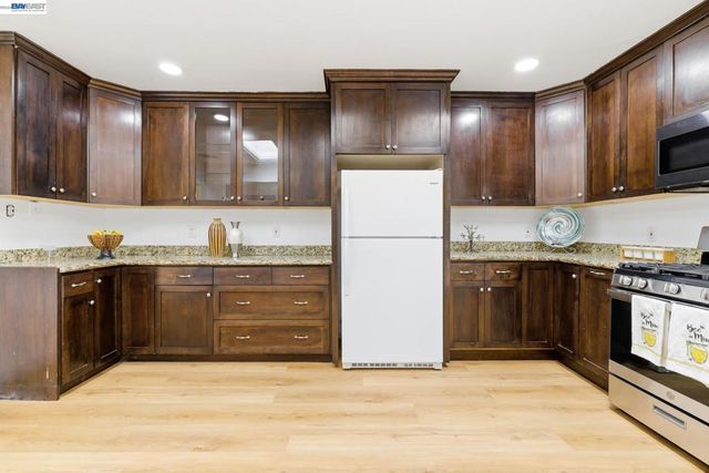 2491 W Avenue 133Rd, San Leandro, CA 94577