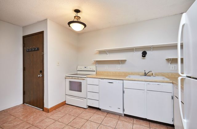 1831 Fuller Road 20, West Des Moines, IA 50265