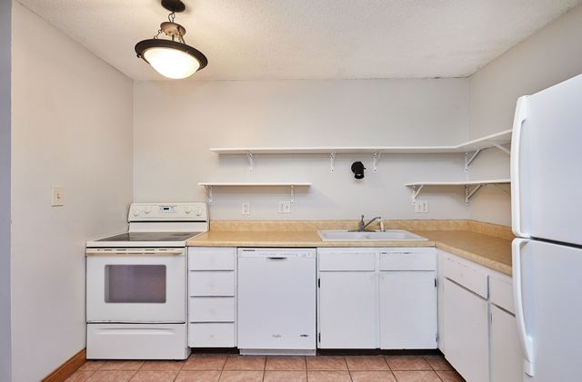 1831 Fuller Road 20, West Des Moines, IA 50265