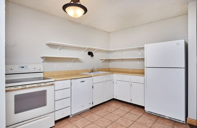 1831 Fuller Road 20, West Des Moines, IA 50265