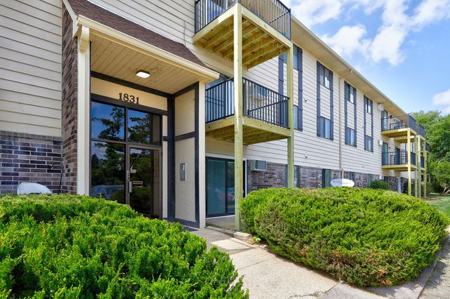 1831 Fuller Road 20, West Des Moines, IA 50265