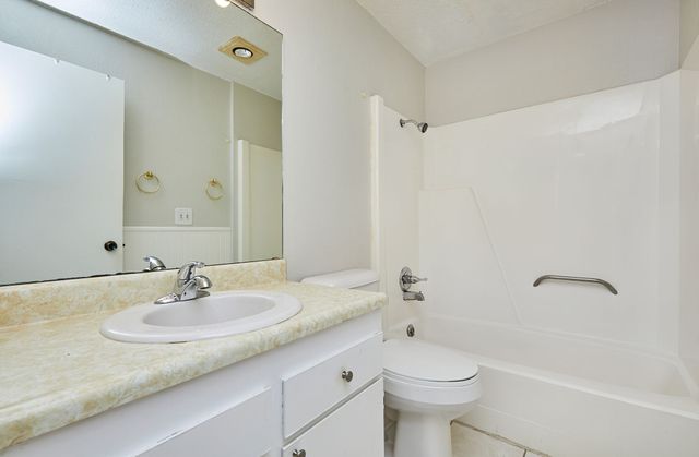 1831 Fuller Road 20, West Des Moines, IA 50265