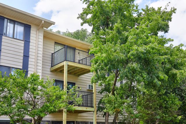 1831 Fuller Road 20, West Des Moines, IA 50265