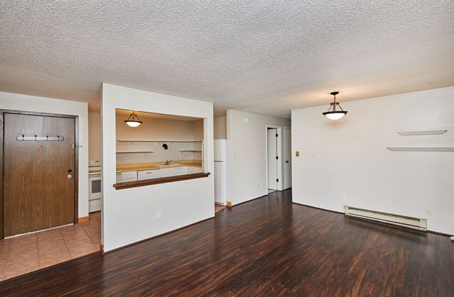 1831 Fuller Road 20, West Des Moines, IA 50265