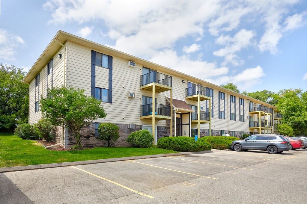 1831 Fuller Road 20, West Des Moines, IA 50265