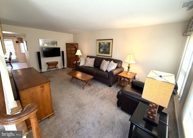 136 ALBEMARLE DR, Blue Bell, PA 19422