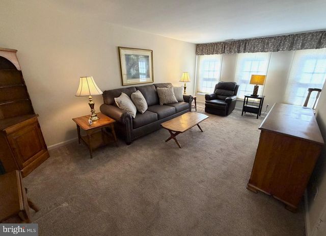 136 ALBEMARLE DR, Blue Bell, PA 19422