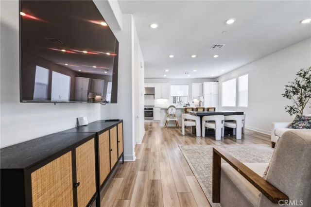 26799 Keystone, Valencia, CA 91381