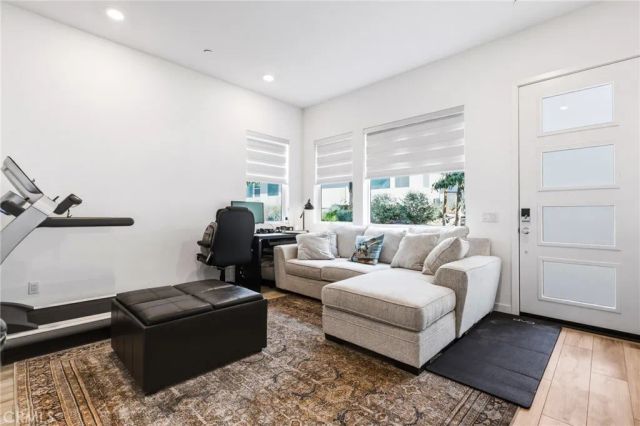 26799 Keystone, Valencia, CA 91381