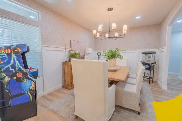 6796 W Oak Avenue, Fresno, CA 93722