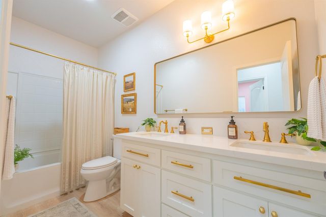 6796 W Oak Avenue, Fresno, CA 93722