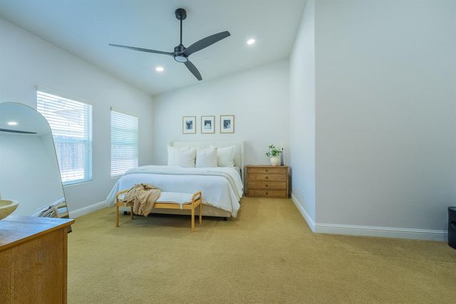 6796 W Oak Avenue, Fresno, CA 93722