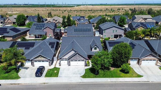 6796 W Oak Avenue, Fresno, CA 93722