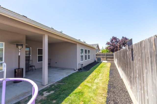 6796 W Oak Avenue, Fresno, CA 93722