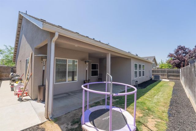 6796 W Oak Avenue, Fresno, CA 93722